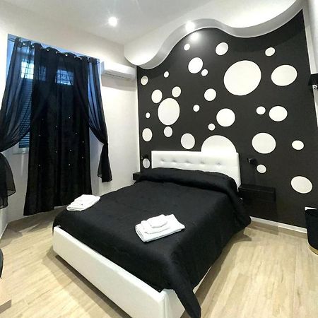 Venezia Rooms Наполи Екстериор снимка