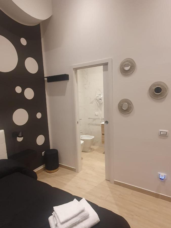 Venezia Rooms Наполи Екстериор снимка