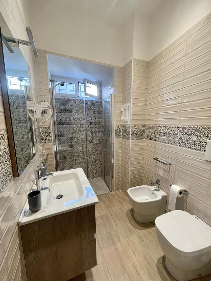 Venezia Rooms Наполи Екстериор снимка