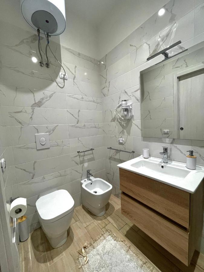 Venezia Rooms Наполи Екстериор снимка